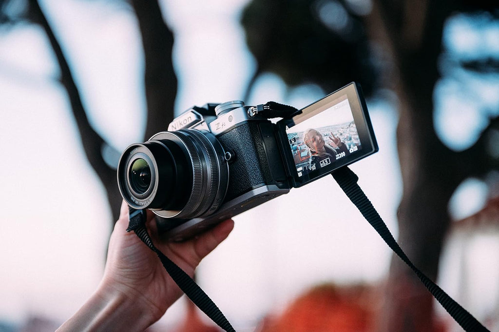 NIKON KIT Z fc + NIKKOR DX Z 16-50 mm VR Limited Edition, hybrid camera with DX sensor (20.9 MP, 4K/30p, 11 fps burst shooting, tilting touchscreen)